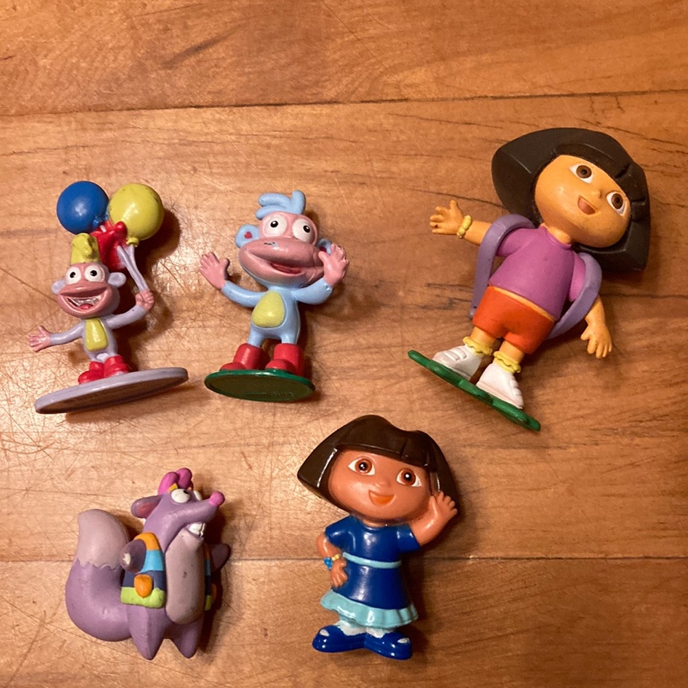 Dora the explorer’s small toy lot